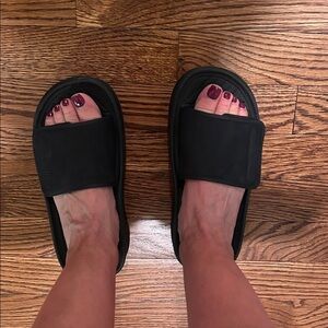 Black Recovery Slide Sandals